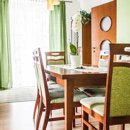 U Cerveneho Stromu Lägenhet *