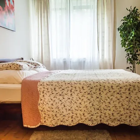 U červeného Stromu * Rožnov pod Radhoštěm