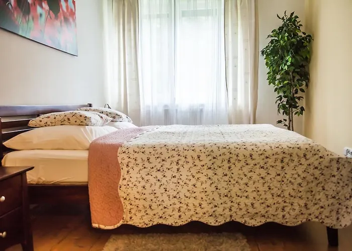 U červeného Stromu * Rožnov pod Radhoštěm
